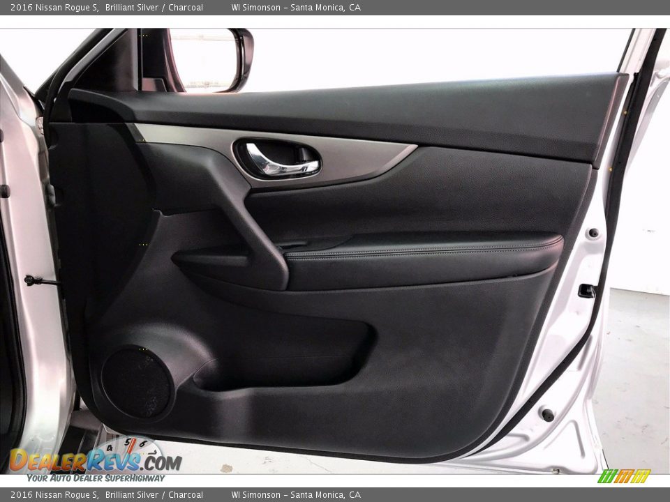 Door Panel of 2016 Nissan Rogue S Photo #26