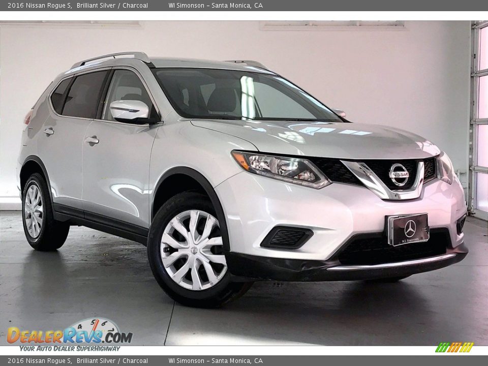 Front 3/4 View of 2016 Nissan Rogue S Photo #33
