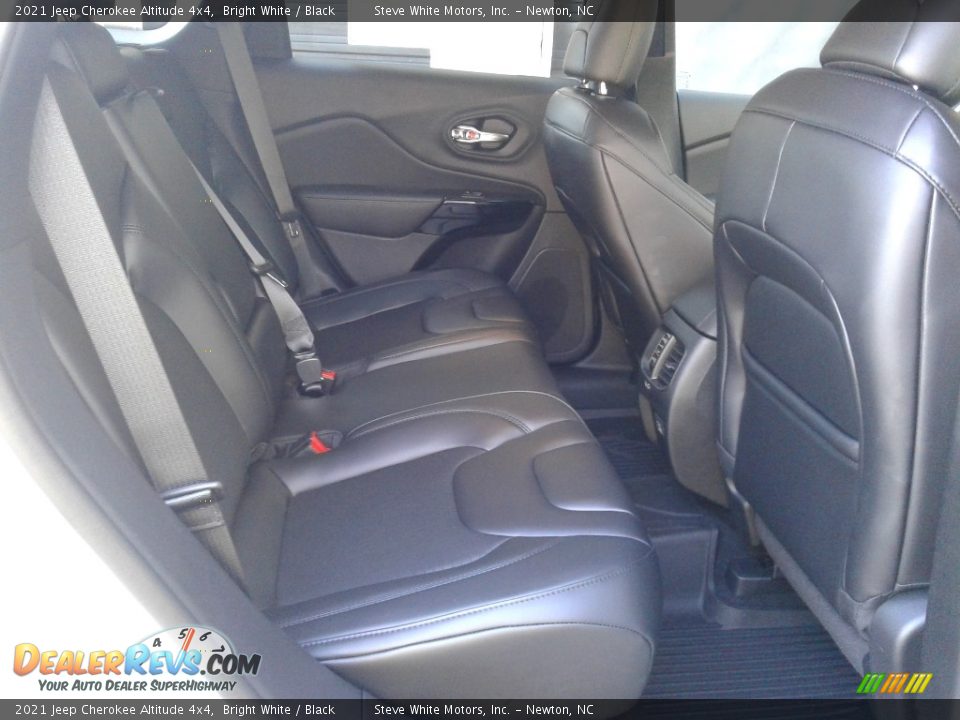 2021 Jeep Cherokee Altitude 4x4 Bright White / Black Photo #17