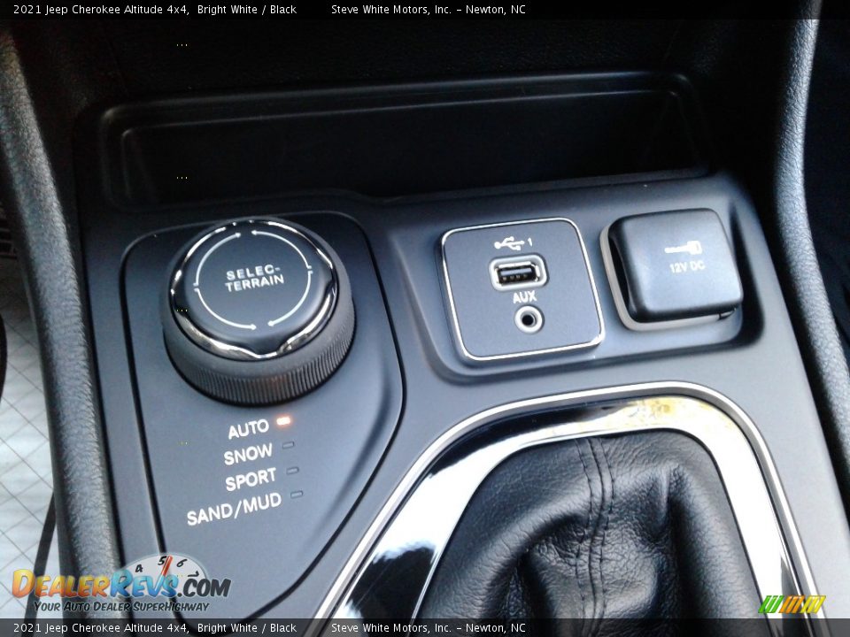 2021 Jeep Cherokee Altitude 4x4 Bright White / Black Photo #28