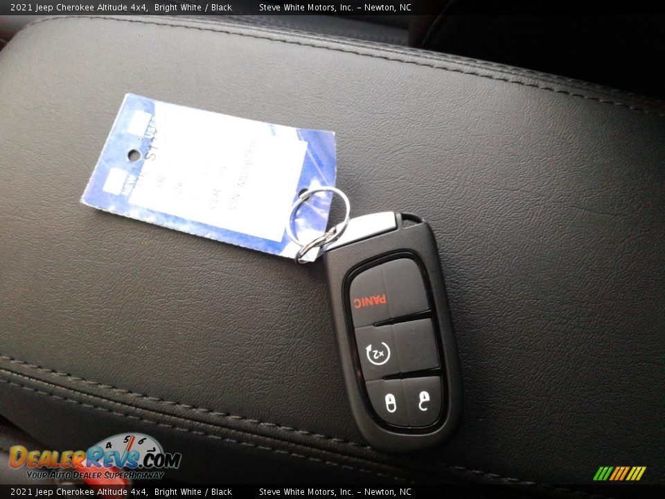 2021 Jeep Cherokee Altitude 4x4 Bright White / Black Photo #32