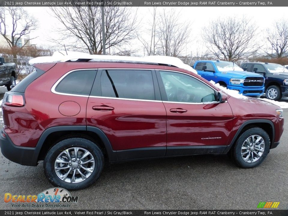 2021 Jeep Cherokee Latitude Lux 4x4 Velvet Red Pearl / Ski Gray/Black Photo #4