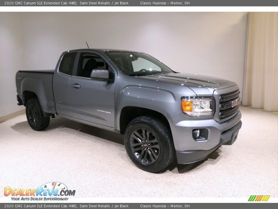 Front 3/4 View of 2020 GMC Canyon SLE Extended Cab 4WD Photo #1