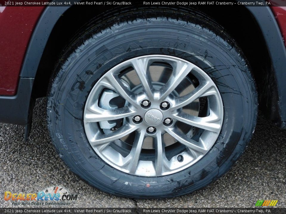2021 Jeep Cherokee Latitude Lux 4x4 Velvet Red Pearl / Ski Gray/Black Photo #10