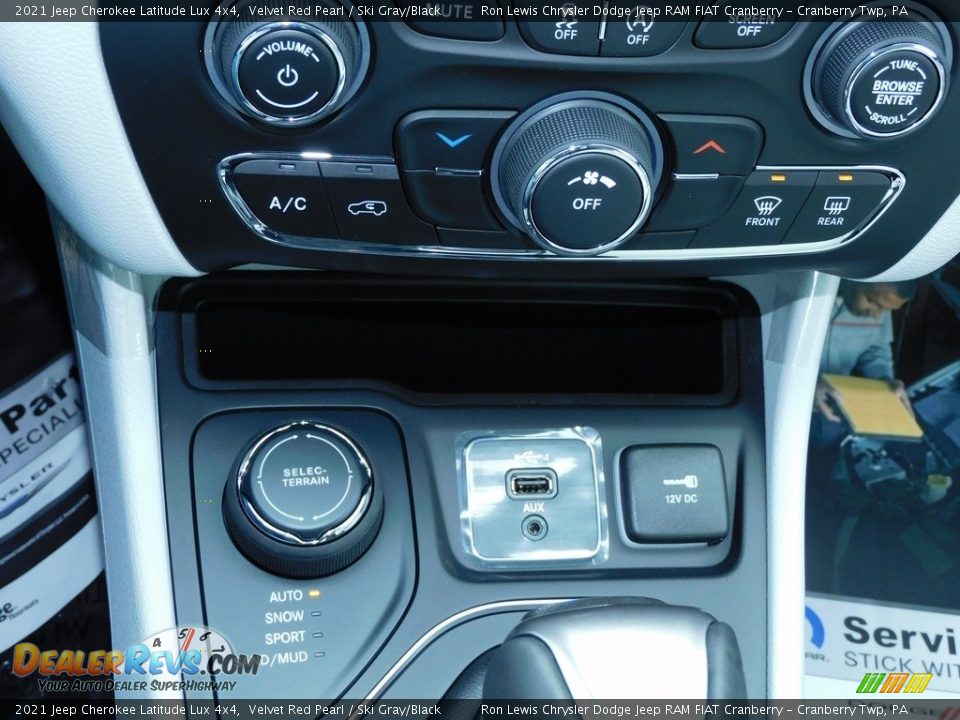 2021 Jeep Cherokee Latitude Lux 4x4 Velvet Red Pearl / Ski Gray/Black Photo #18