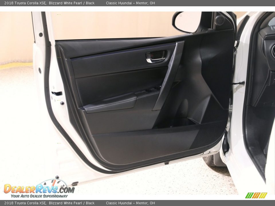 2018 Toyota Corolla XSE Blizzard White Pearl / Black Photo #4