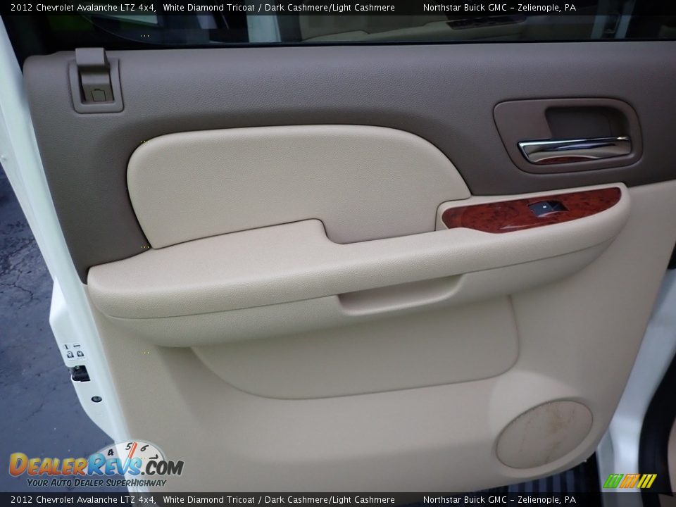 2012 Chevrolet Avalanche LTZ 4x4 White Diamond Tricoat / Dark Cashmere/Light Cashmere Photo #19