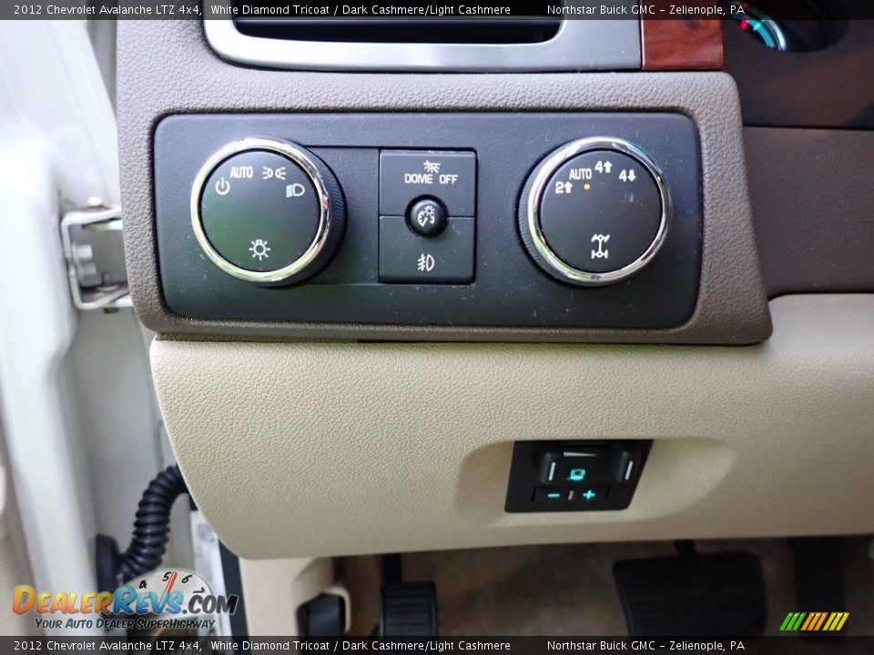 2012 Chevrolet Avalanche LTZ 4x4 White Diamond Tricoat / Dark Cashmere/Light Cashmere Photo #27