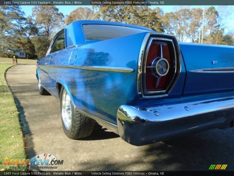 1965 Ford Galaxie 500 Fastback Metallic Blue / White Photo #12