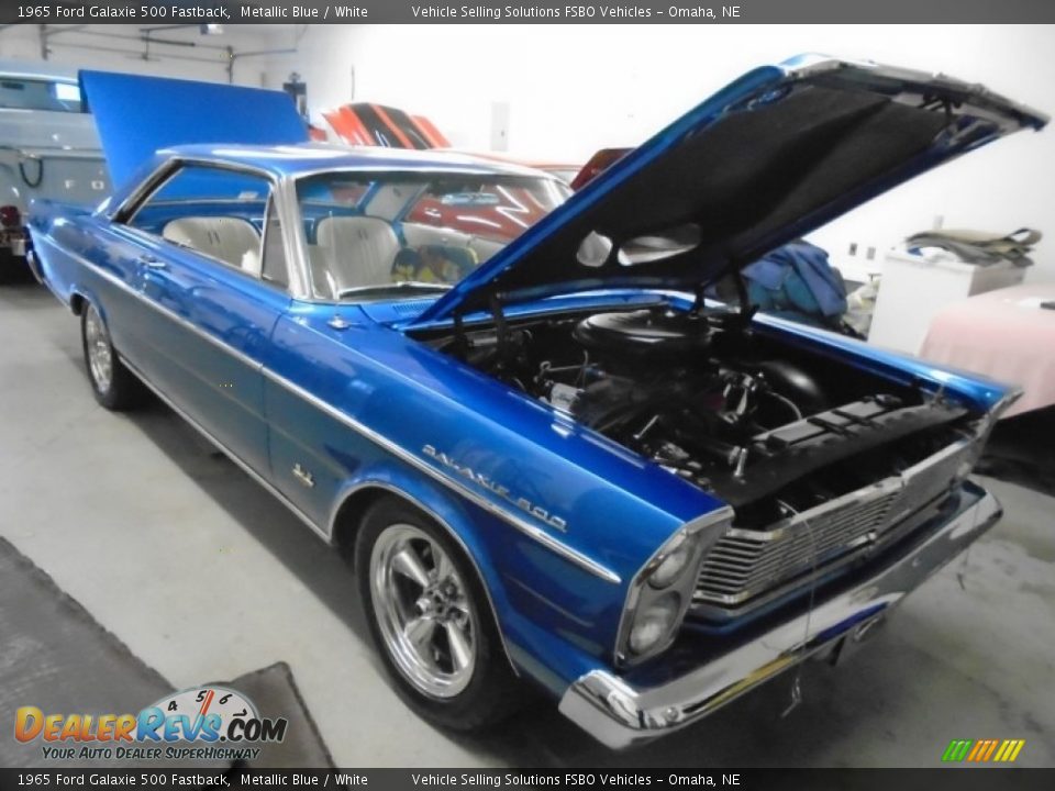 1965 Ford Galaxie 500 Fastback Metallic Blue / White Photo #23