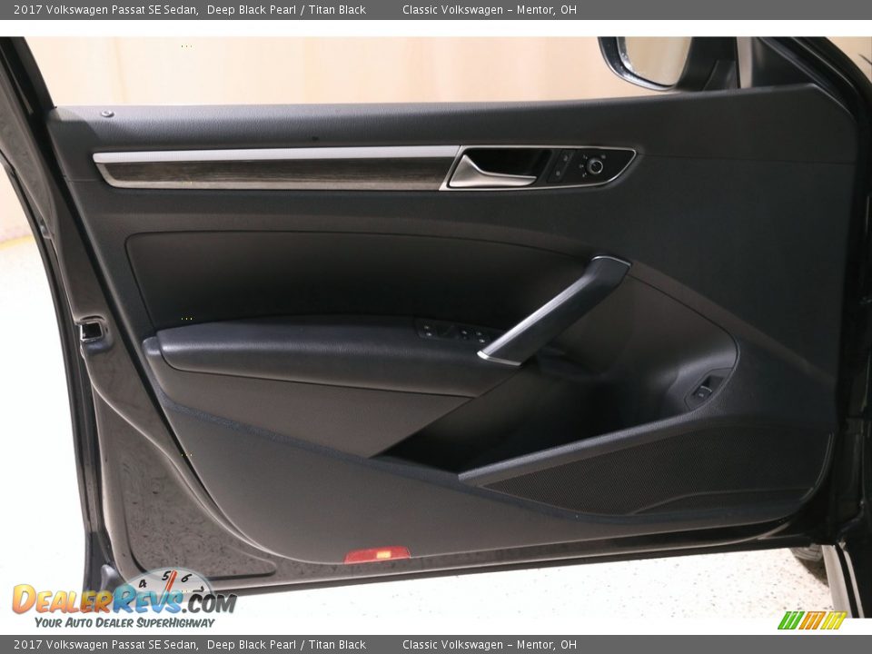 2017 Volkswagen Passat SE Sedan Deep Black Pearl / Titan Black Photo #4