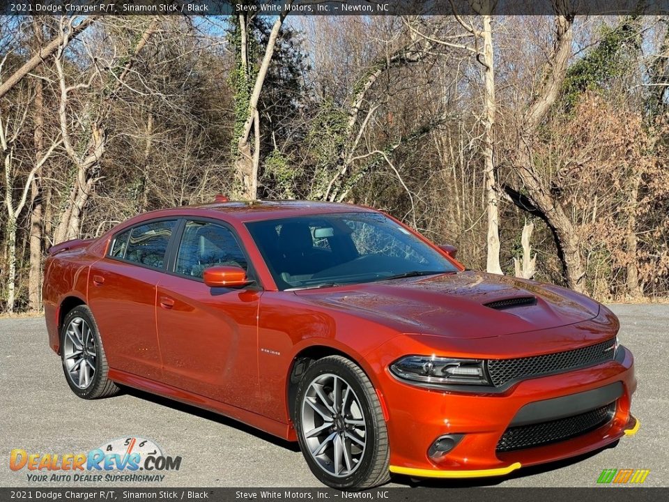 Front 3/4 View of 2021 Dodge Charger R/T Photo #4