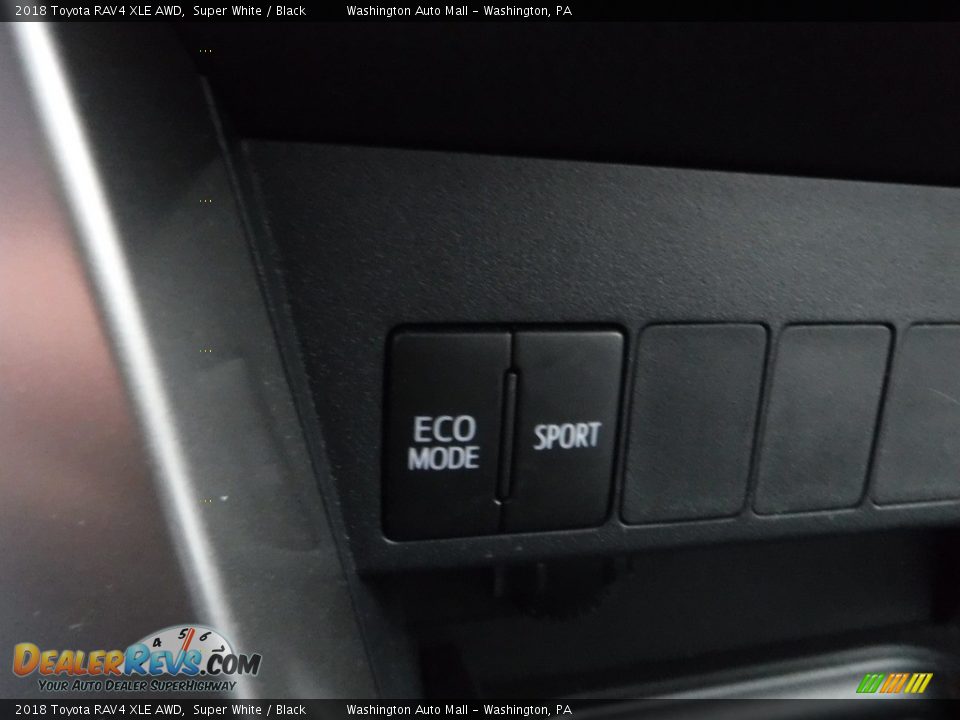 2018 Toyota RAV4 XLE AWD Super White / Black Photo #23