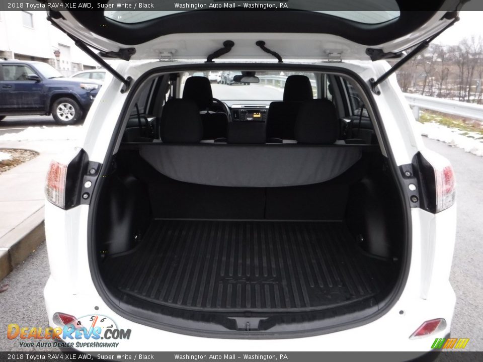 2018 Toyota RAV4 XLE AWD Super White / Black Photo #27