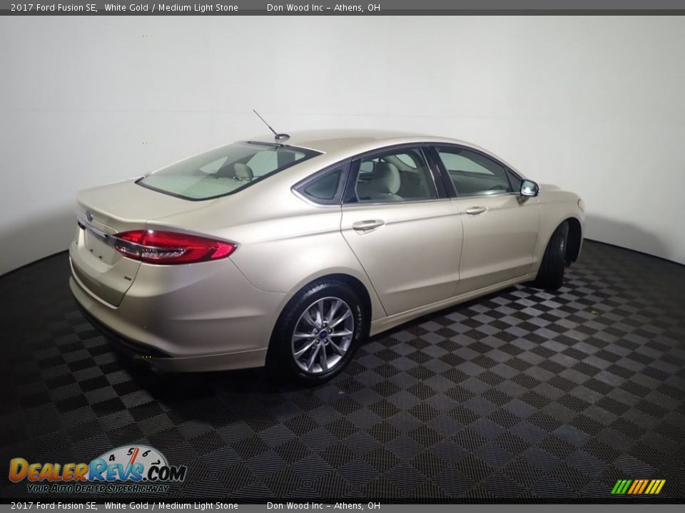 2017 Ford Fusion SE White Gold / Medium Light Stone Photo #18
