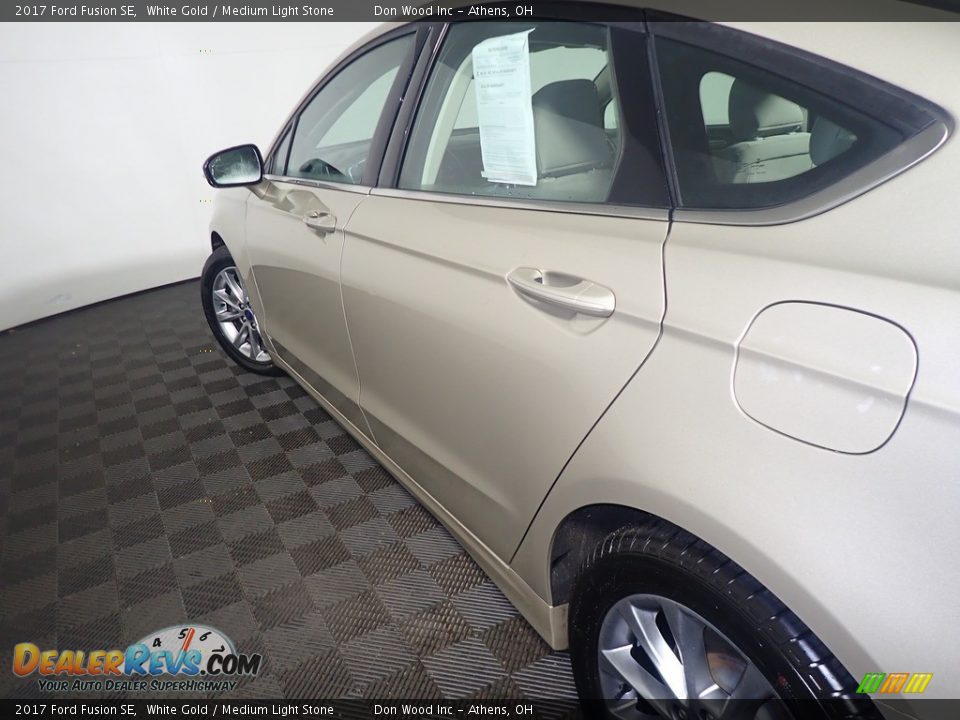2017 Ford Fusion SE White Gold / Medium Light Stone Photo #19