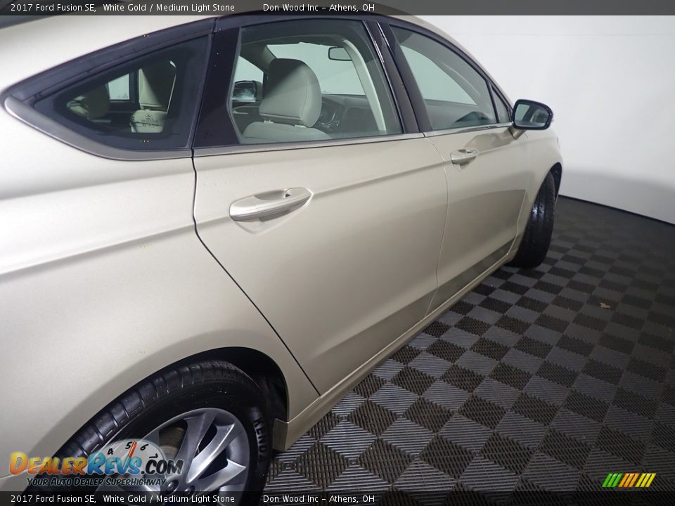 2017 Ford Fusion SE White Gold / Medium Light Stone Photo #20