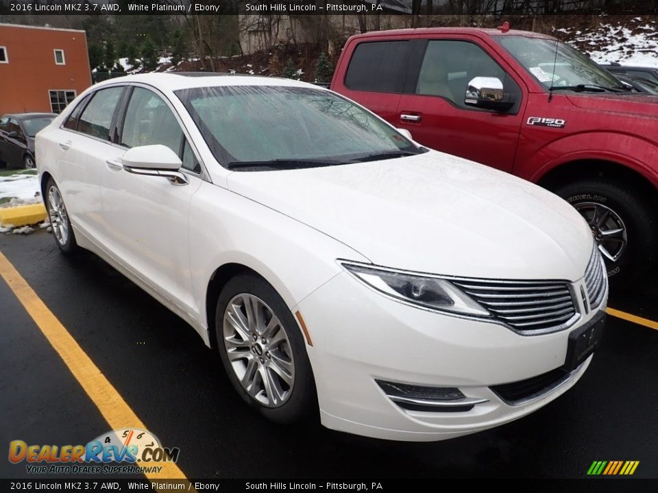 Front 3/4 View of 2016 Lincoln MKZ 3.7 AWD Photo #4