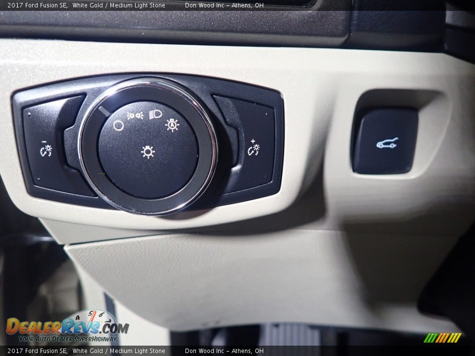 2017 Ford Fusion SE White Gold / Medium Light Stone Photo #32
