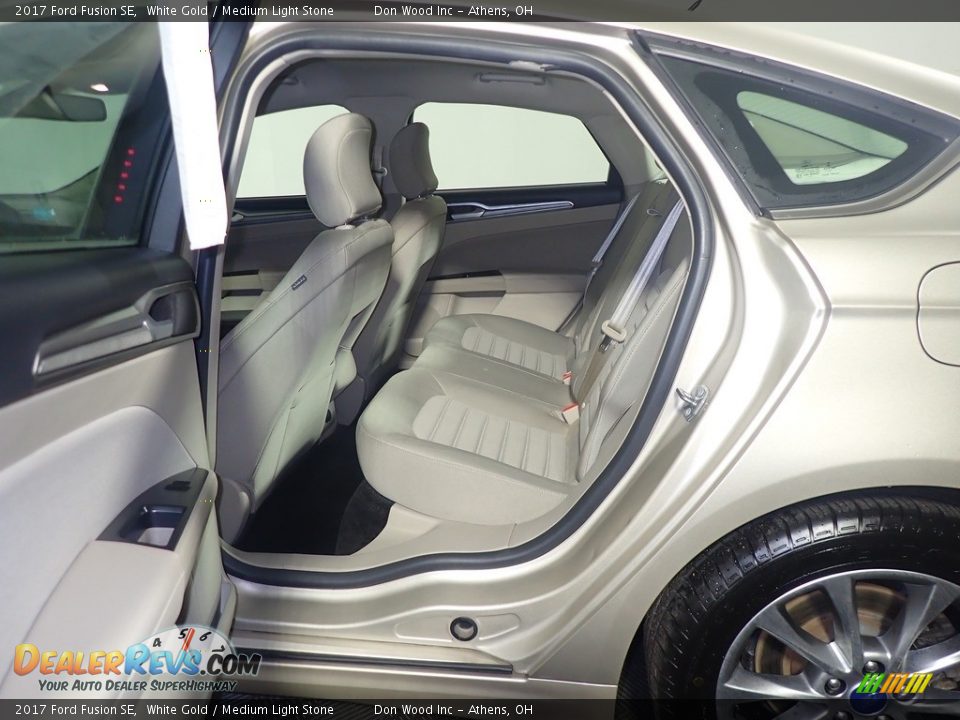 2017 Ford Fusion SE White Gold / Medium Light Stone Photo #36