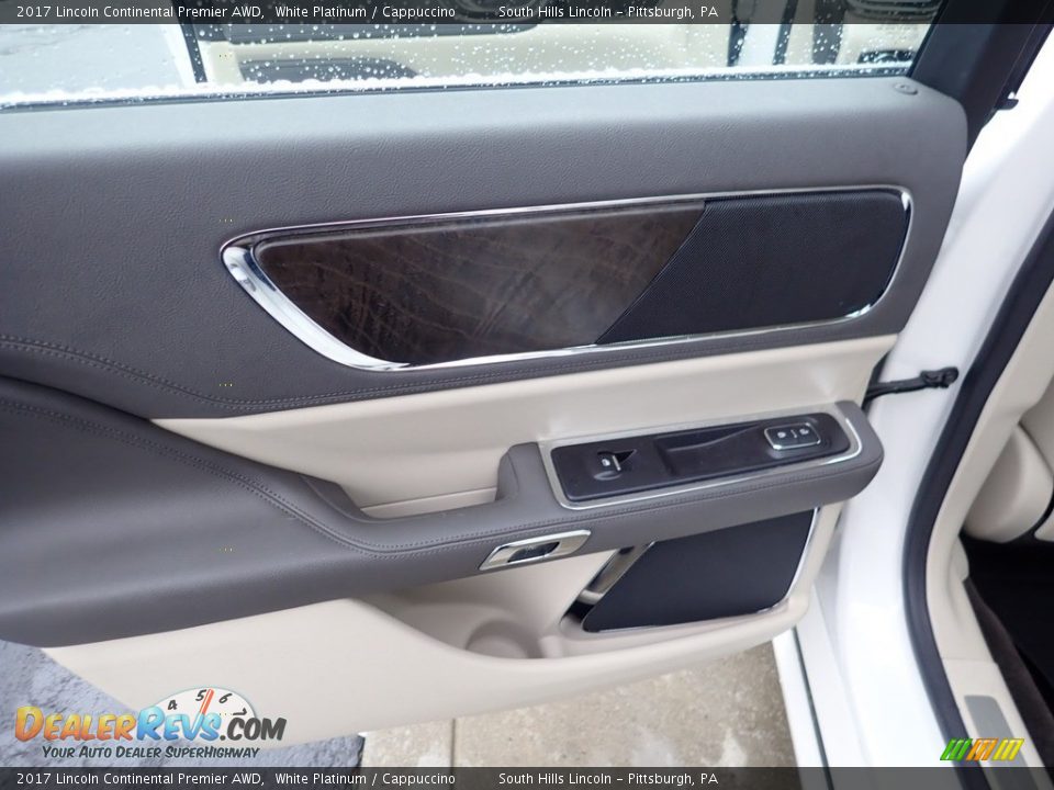 Door Panel of 2017 Lincoln Continental Premier AWD Photo #18