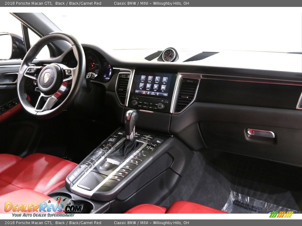 Dashboard of 2018 Porsche Macan GTS Photo #36