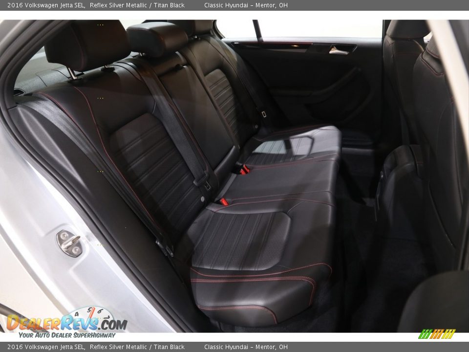 Rear Seat of 2016 Volkswagen Jetta SEL Photo #17