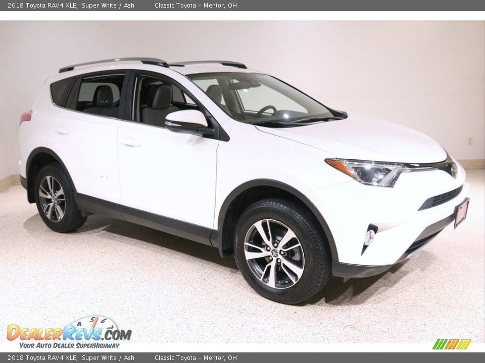 2018 Toyota RAV4 XLE Super White / Ash Photo #1