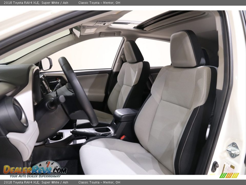 2018 Toyota RAV4 XLE Super White / Ash Photo #5