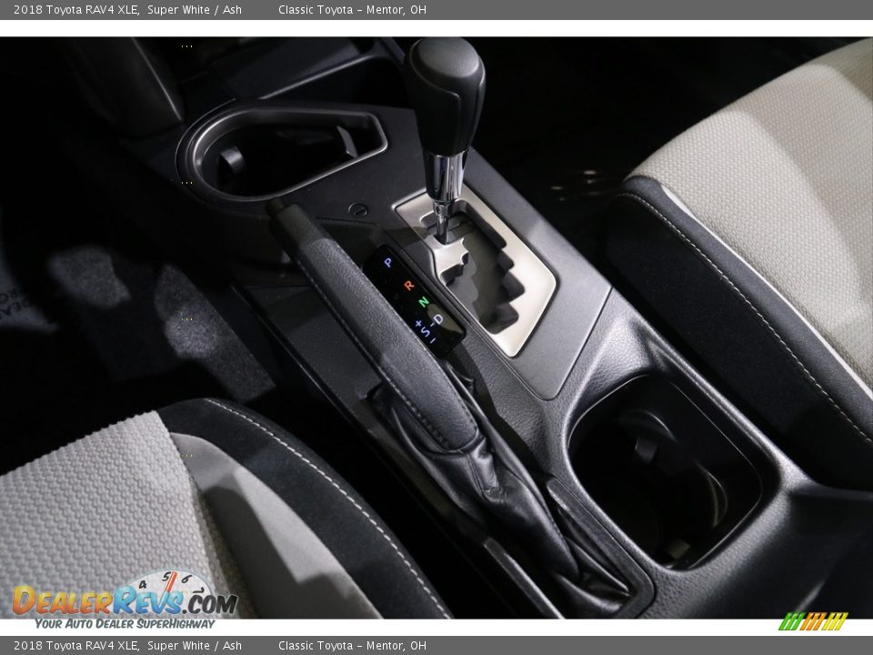 2018 Toyota RAV4 XLE Super White / Ash Photo #15