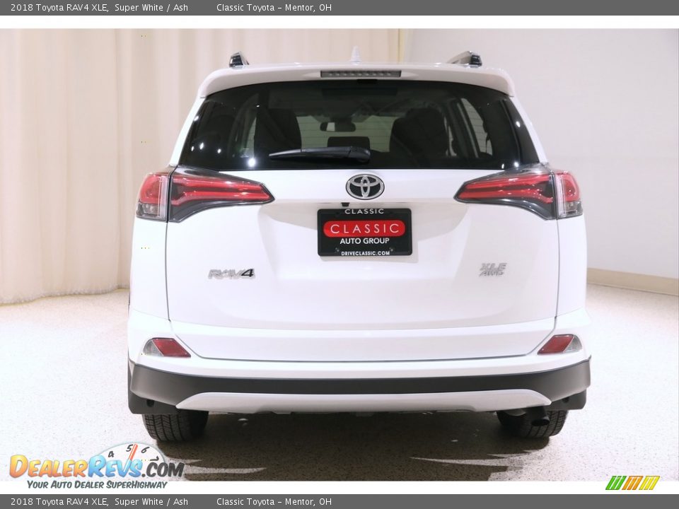 2018 Toyota RAV4 XLE Super White / Ash Photo #19