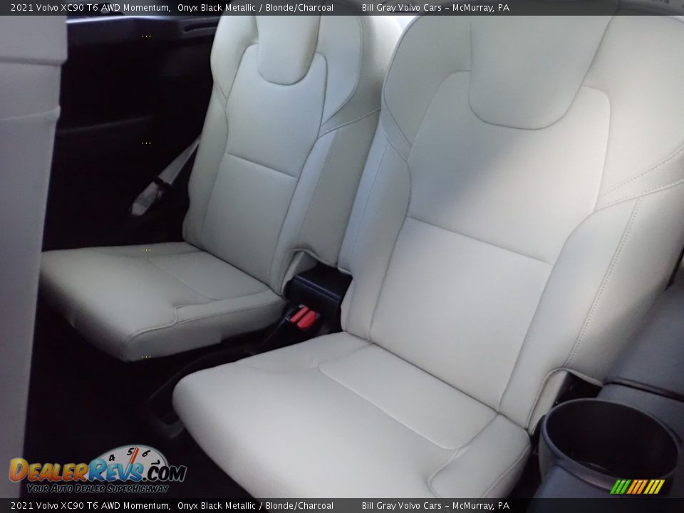 2021 Volvo XC90 T6 AWD Momentum Onyx Black Metallic / Blonde/Charcoal Photo #9