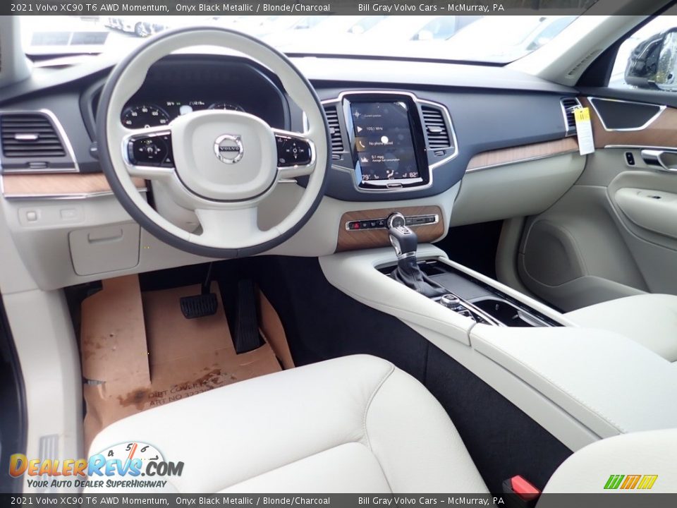 2021 Volvo XC90 T6 AWD Momentum Onyx Black Metallic / Blonde/Charcoal Photo #10