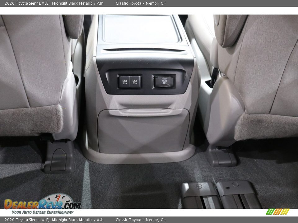 2020 Toyota Sienna XLE Midnight Black Metallic / Ash Photo #21