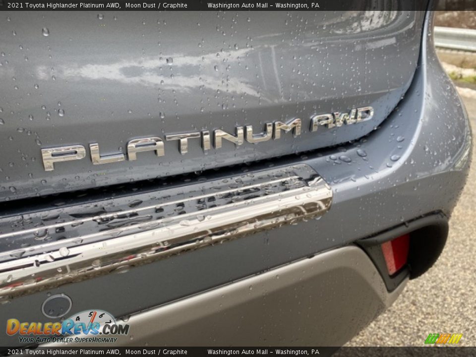 2021 Toyota Highlander Platinum AWD Moon Dust / Graphite Photo #28