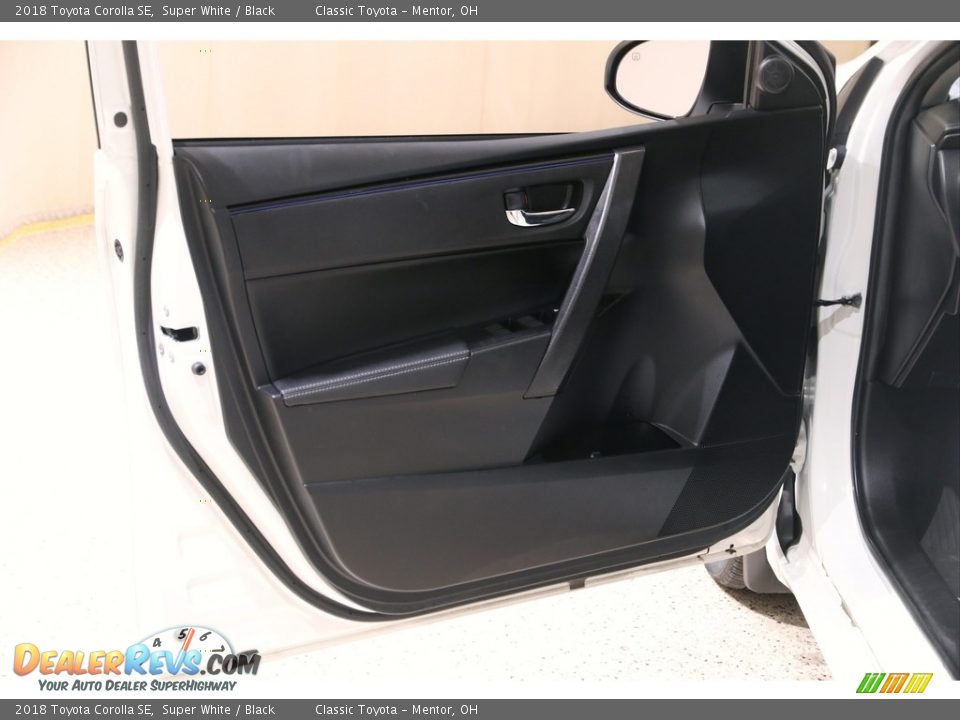 2018 Toyota Corolla SE Super White / Black Photo #4