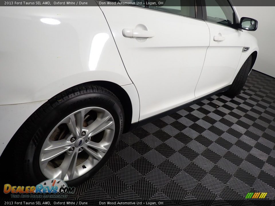 2013 Ford Taurus SEL AWD Oxford White / Dune Photo #15