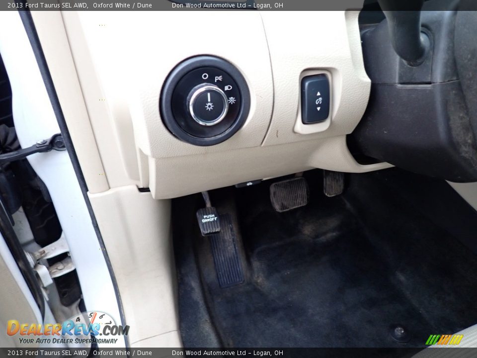 2013 Ford Taurus SEL AWD Oxford White / Dune Photo #18