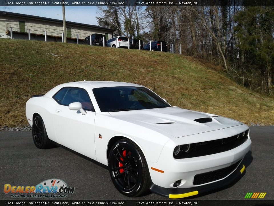 Front 3/4 View of 2021 Dodge Challenger R/T Scat Pack Photo #4