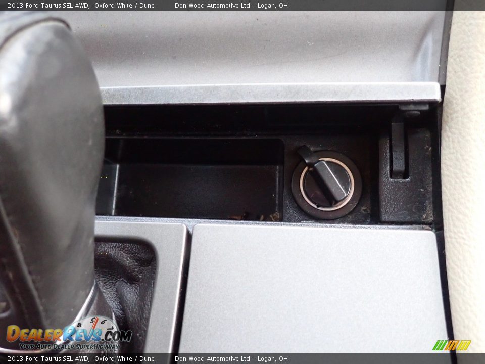 2013 Ford Taurus SEL AWD Oxford White / Dune Photo #26