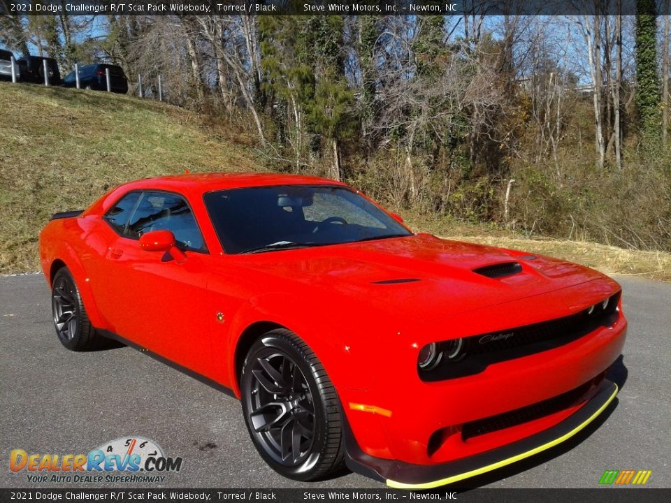 Front 3/4 View of 2021 Dodge Challenger R/T Scat Pack Widebody Photo #4