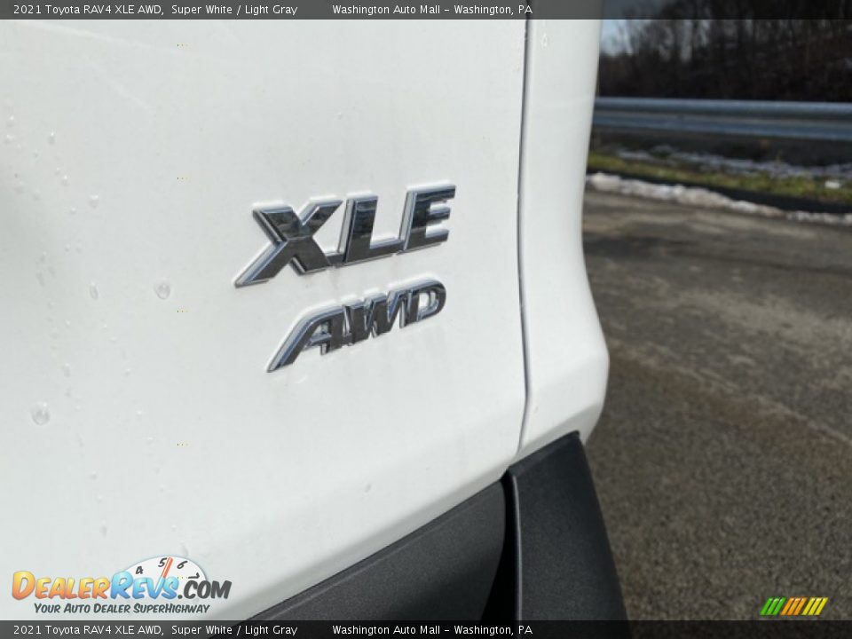 2021 Toyota RAV4 XLE AWD Super White / Light Gray Photo #23