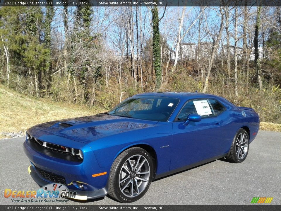 Front 3/4 View of 2021 Dodge Challenger R/T Photo #2
