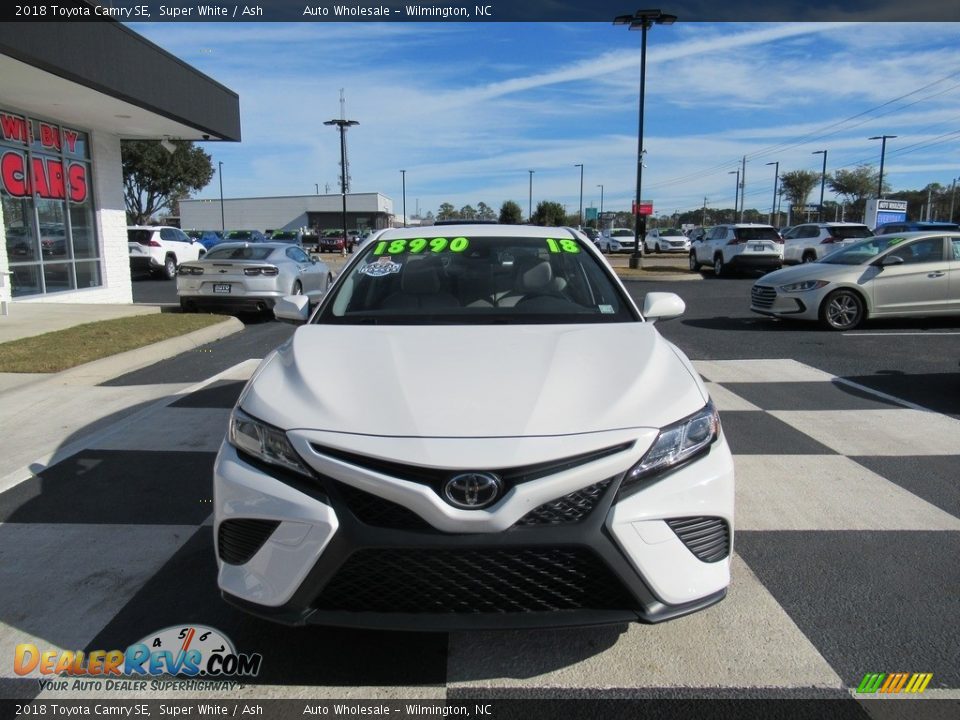 2018 Toyota Camry SE Super White / Ash Photo #2
