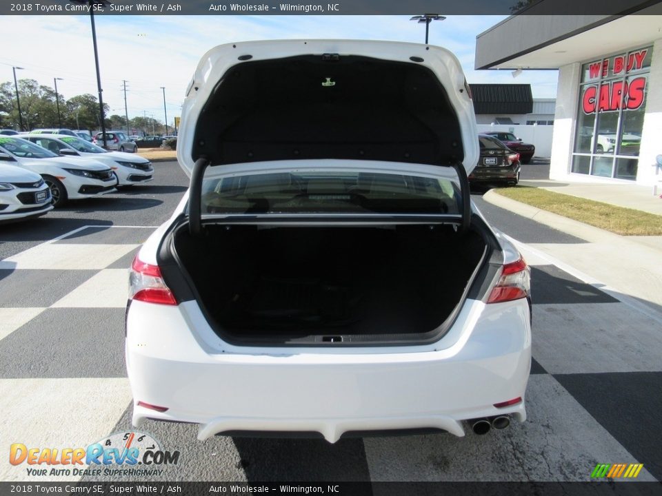 2018 Toyota Camry SE Super White / Ash Photo #5