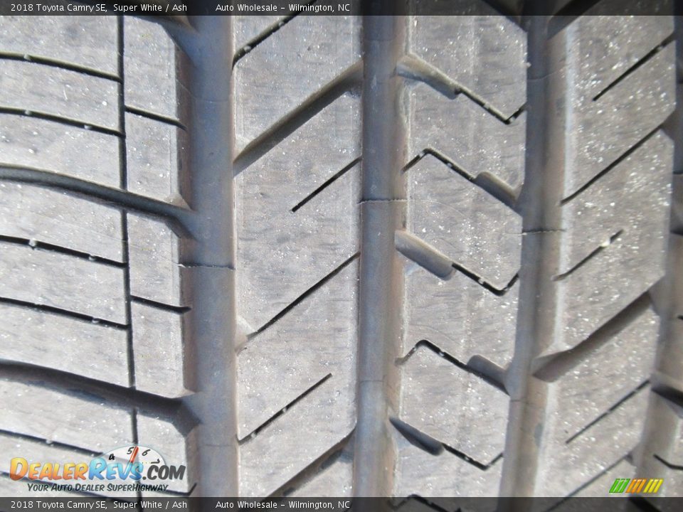 2018 Toyota Camry SE Super White / Ash Photo #9