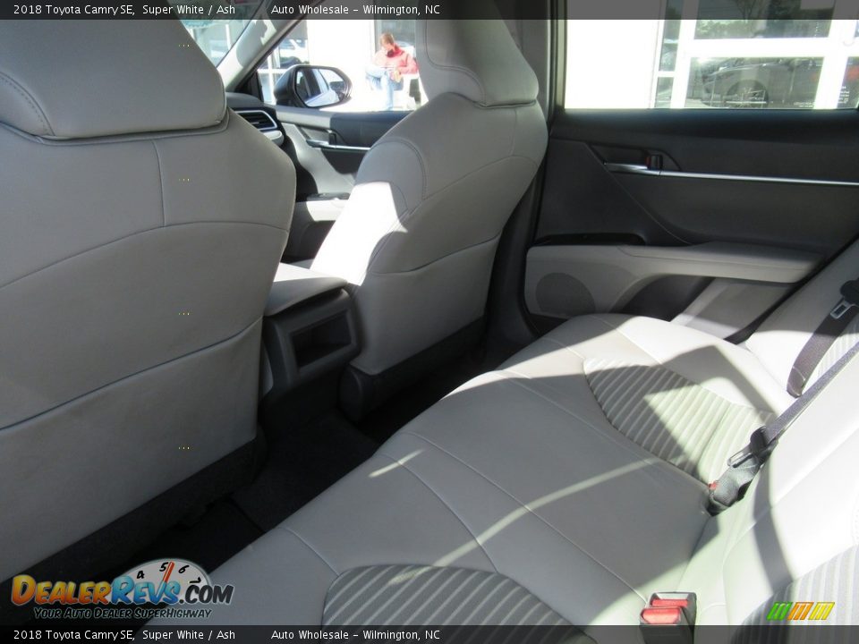 2018 Toyota Camry SE Super White / Ash Photo #11