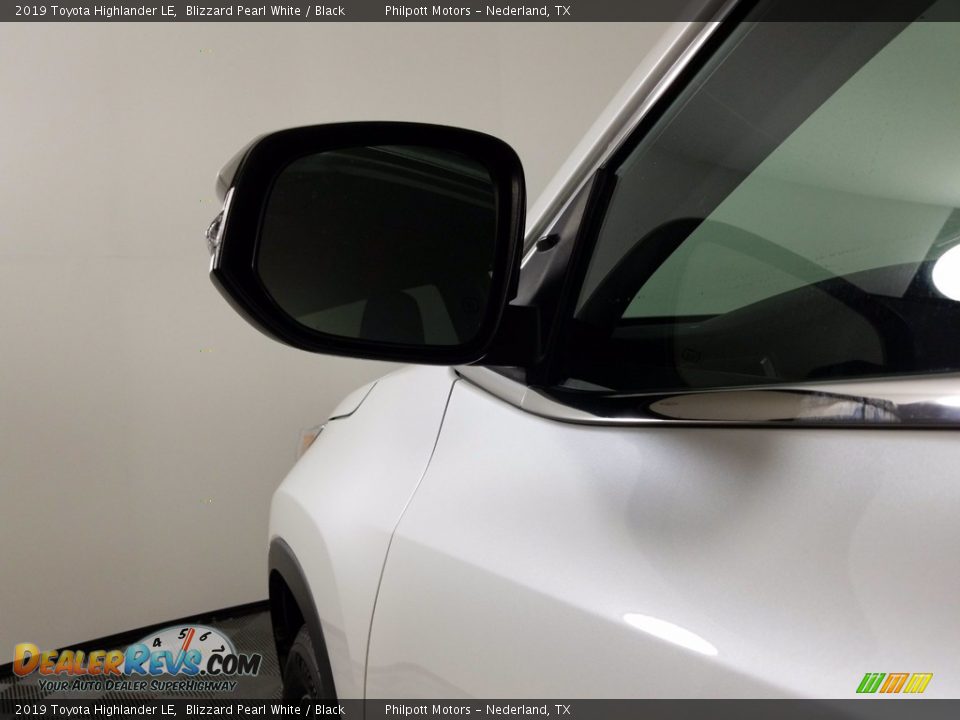 2019 Toyota Highlander LE Blizzard Pearl White / Black Photo #30