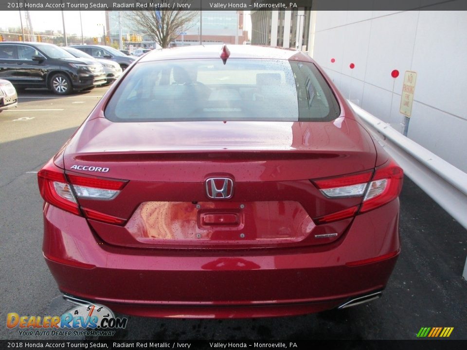 2018 Honda Accord Touring Sedan Radiant Red Metallic / Ivory Photo #4