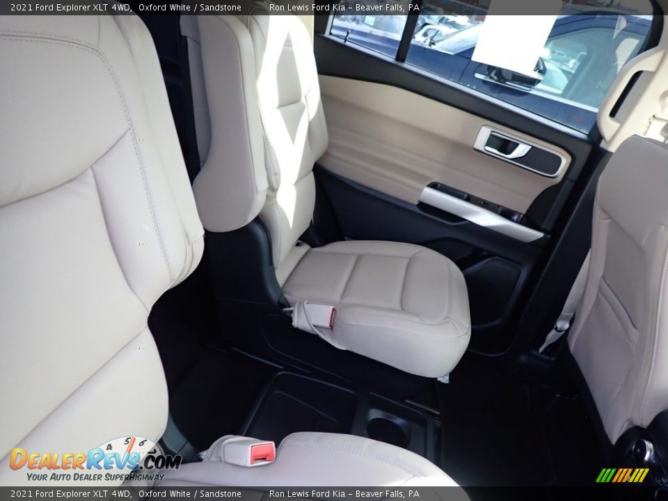 2021 Ford Explorer XLT 4WD Oxford White / Sandstone Photo #8